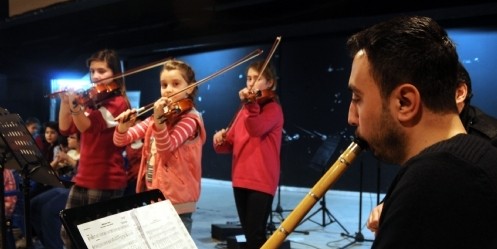 Çocuklar Müzikle Disiplin Kazanıyor