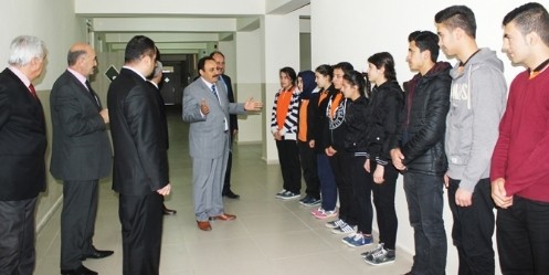 Akkurt, Pazarcık Anadolu Lisesini ziyaret etti