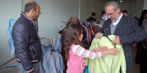 Suriyelilere Kışlık Giyecek Yardımı 