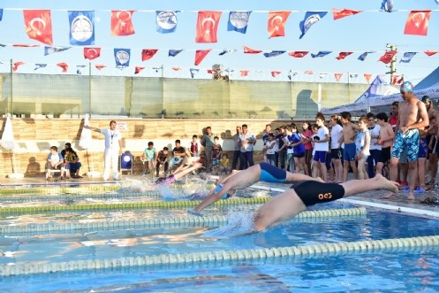 Dulkadiroğlu`nda Yarı Olimpik Yüzme Havuzu Açıldı