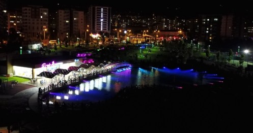 Aliya İzzetbegoviç Parkı Gece Gündüz İlgi Odağı