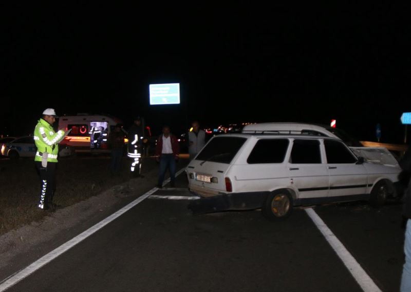 Üç aracın karıştığı kazada 4 kişi yaralandı 