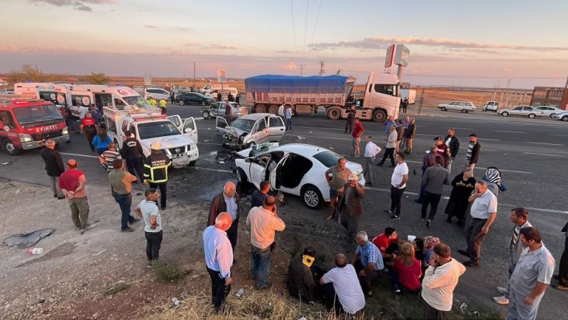 3 otomobilin karıştığı kazada 11 kişi yaralandı