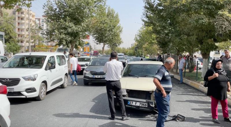 Otomobilin çarptığı hamile kadın ağır yaralandı