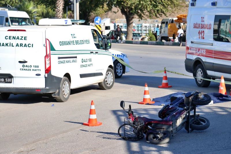 Kamyonun çarptığı elektrikli bisikletteki 1 kişi öldü, 1 kişi yaralandı