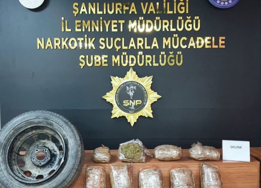 Aracın stepnesinde 5 kilo 550 gram skunk ele geçirildi