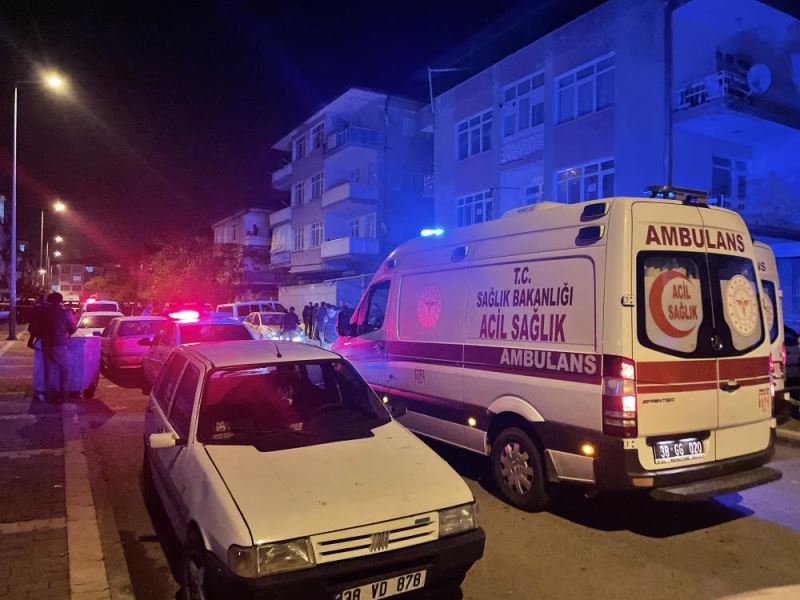 Bipolar hastası, 3 polis ve 1 bekçiyi bıçakla yaraladı