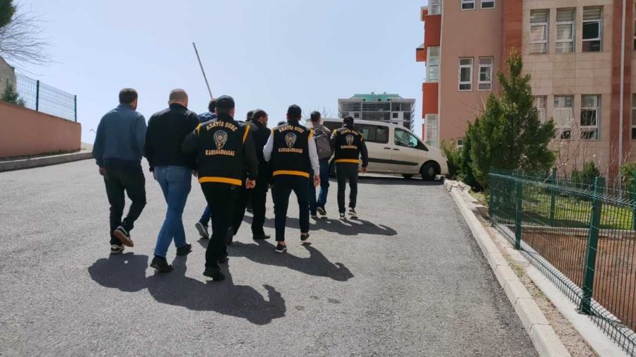 Çeşitli suçlardan aranan 41 şüpheli tutuklandı