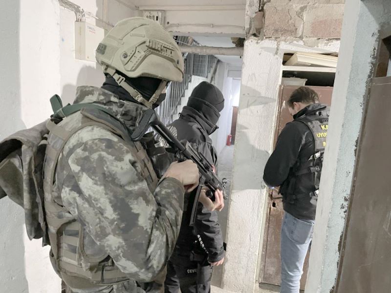 Kayseri’de özel harekat polisi destekli uyuşturucu operasyonu düzenlendi