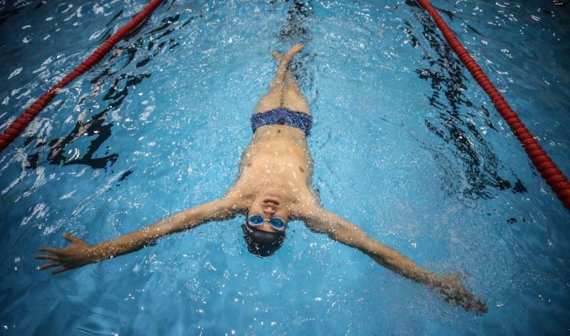 Yaşından çok şampiyonluğu olan engelli yüzücünün hedefi, Avrupa ve dünya şampiyonluklar