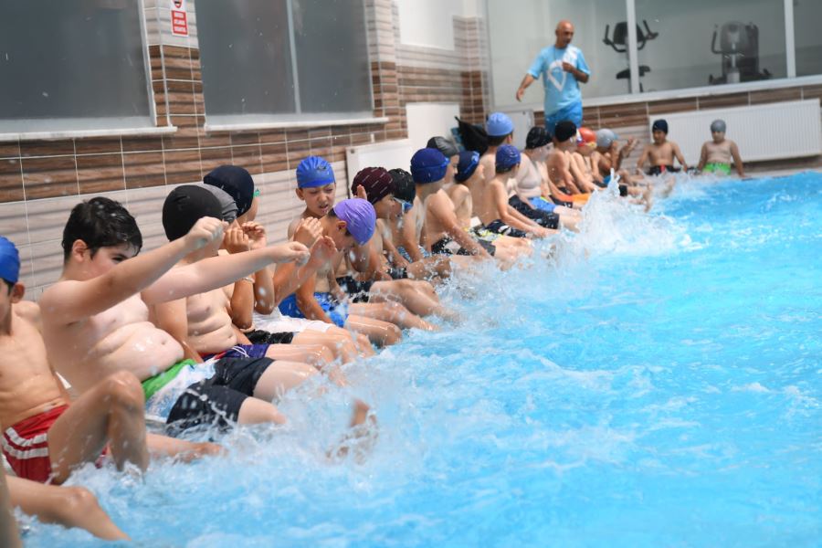 Onikişubat Belediyesi’nin yüzme kurslarına 4 bin çocuk kayıt yaptırdı 