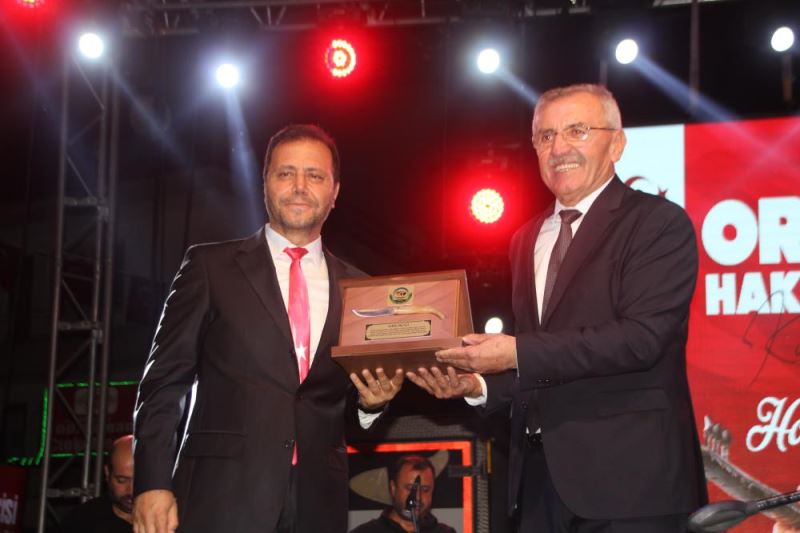 Orhan Hakalmaz, 30 Ağustos Zafer Bayramı nedeniyle Serik’te konser verdi