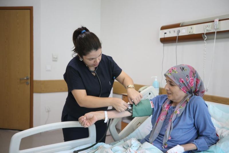 Yutma güçlüğü çeken Akalazya hastaları endoskopik yöntemle tedavi ediliyor