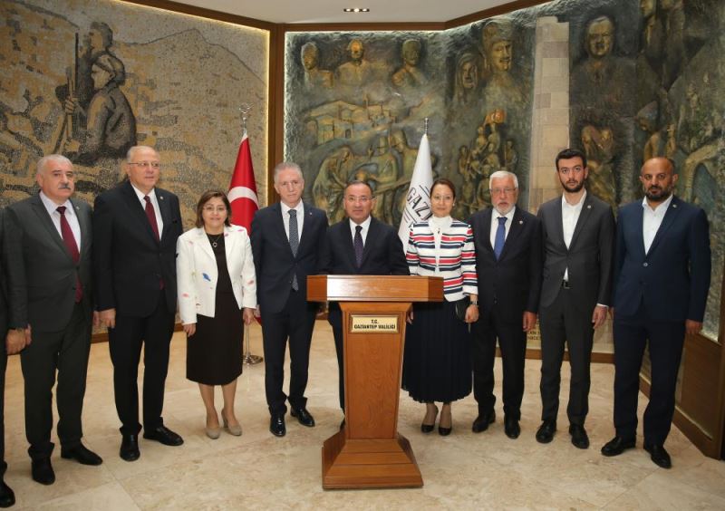 Adalet Bakanı Bozdağ, Gaziantep Valiliğini ziyaret etti