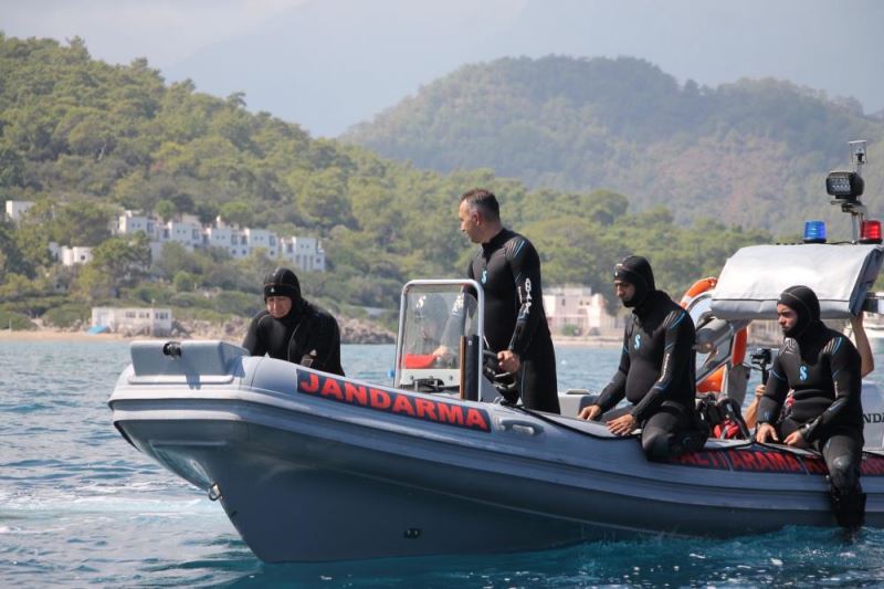 Antalya İl Jandarma Komutanlığı su altı arama kurtarma timi çalışmalarını sürdürüyor