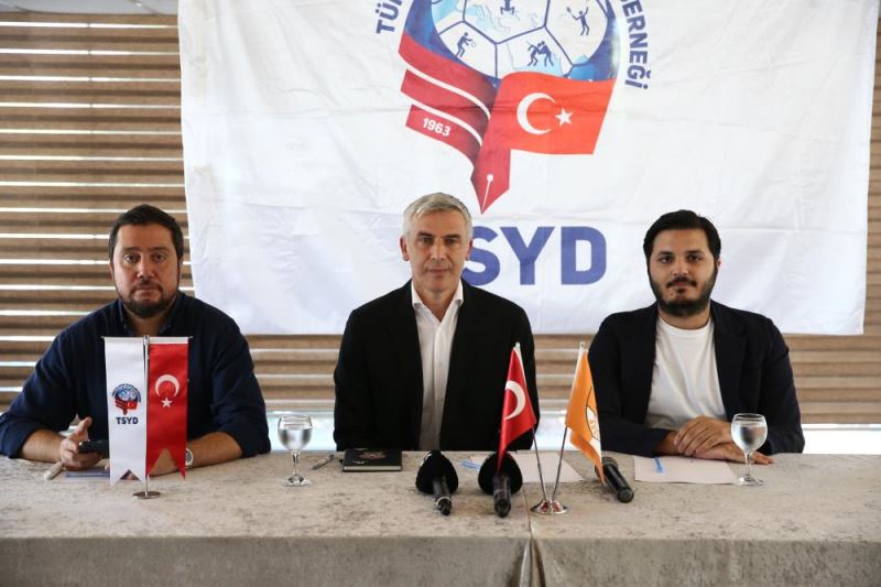 Adanaspor, teknik direktör Önder Karaveli ile sözleşme imzaladı