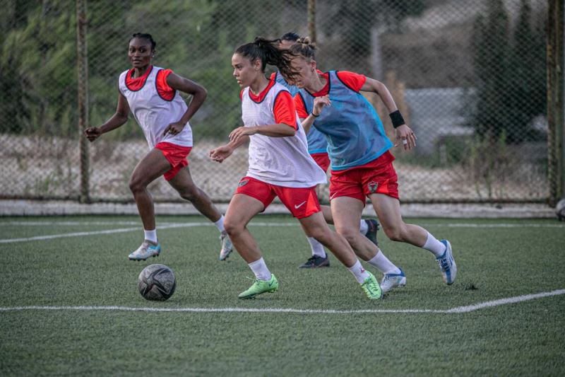 Hatayspor Kadın Futbol Takımı, üst sıralarda yer almayı hedefliyor