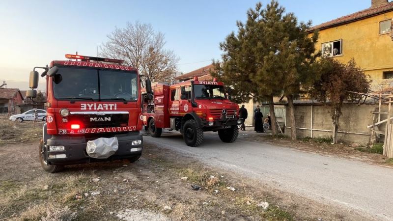 Eşi ile kavga eden kişi evi ateşe verdi 