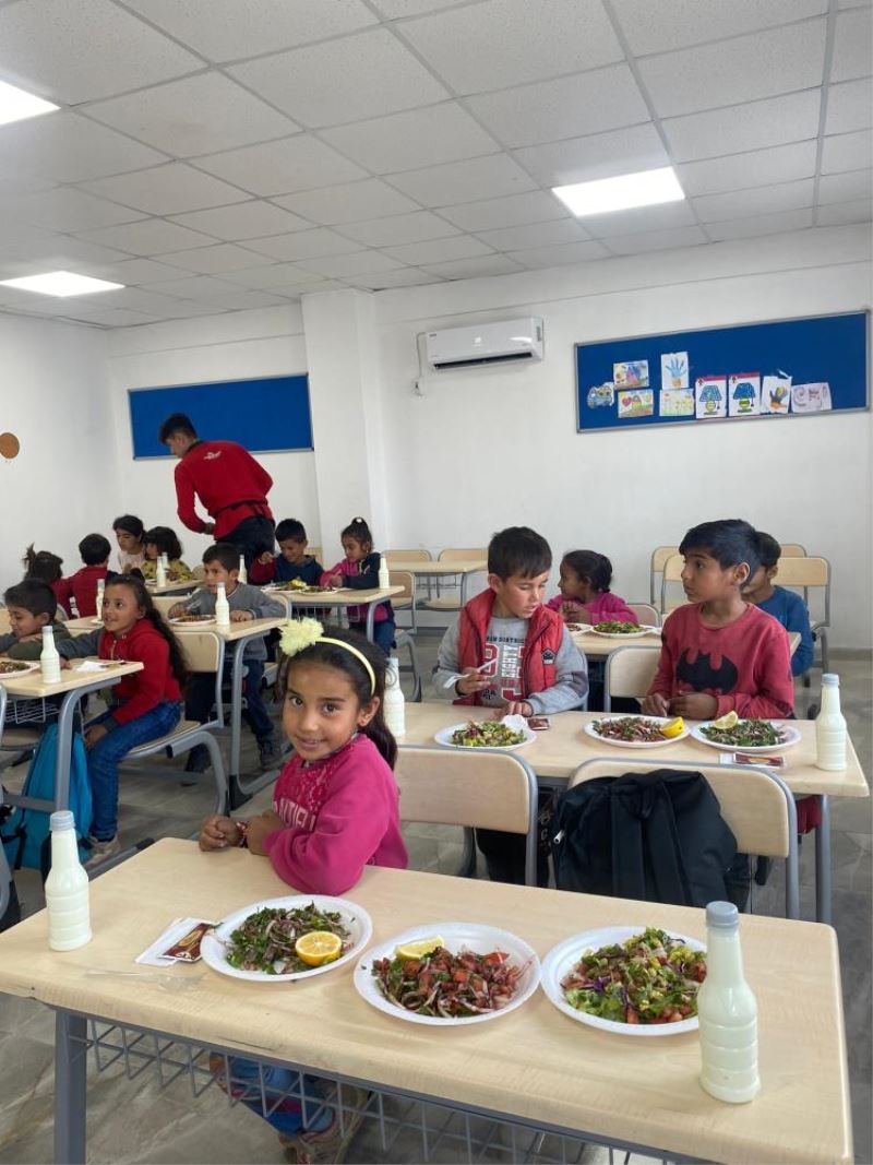METİP projesi kapsamında 140 öğrenci ve ailesine yemek dağıtıldı
