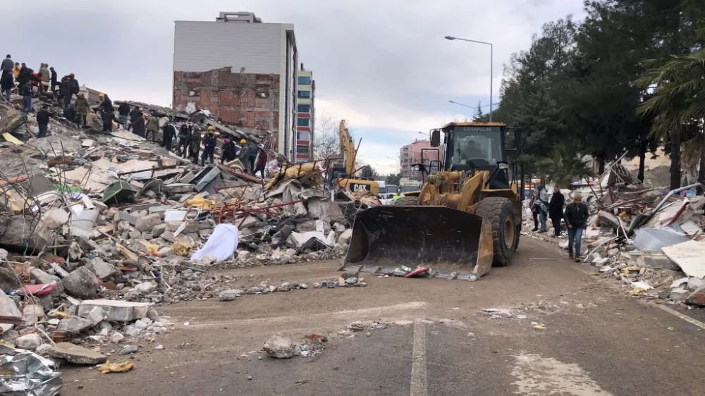 Depremde 72 kişinin hayatını kaybettiği İsias Oteli