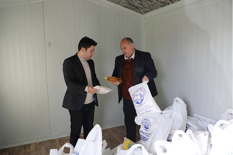 Talas Belediyesince yetiştirilen ürünlerden oluşan gıda paketleri depremzedelere ulaştırıldı