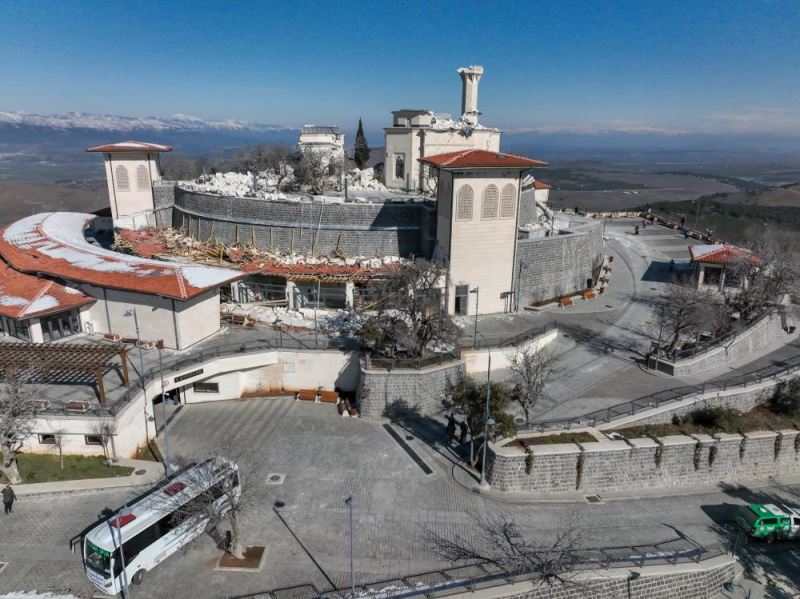 Depremde Hazreti Ukkaşe Türbesi de yıkıldı