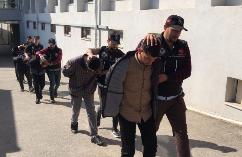 Adana'da uyuşturucu operasyonunda yakalanan 4 zanlı tutuklandı