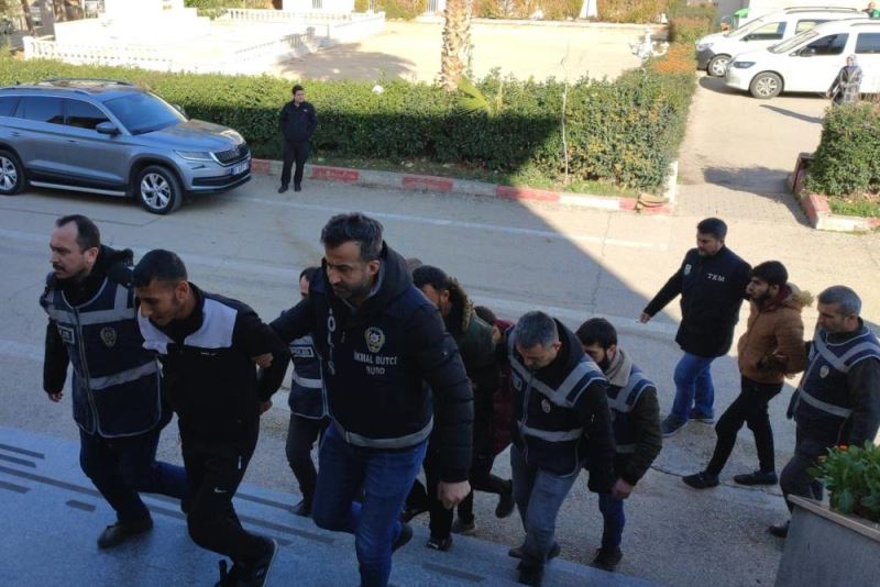 Pazarda kavga eden 6 Suriyeli sınır dışı edildi