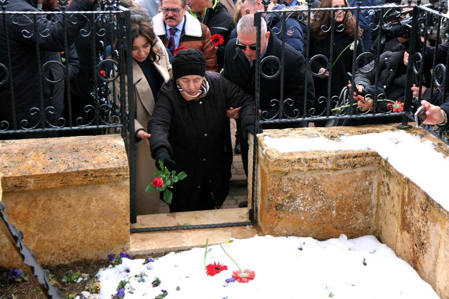 Aşık Veysel vefatının 50. yılında Sivas