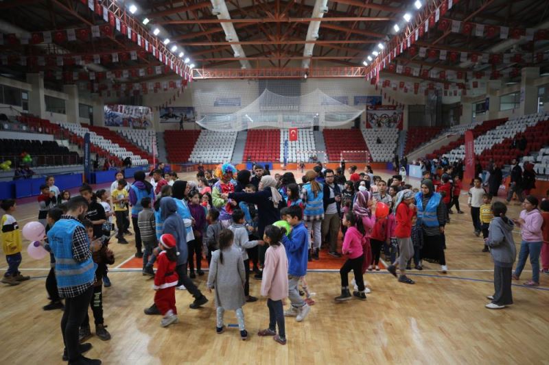 Kahramanmaraşlı depremzede genç ve çocuklar için İyilik Kupası etkinliği 