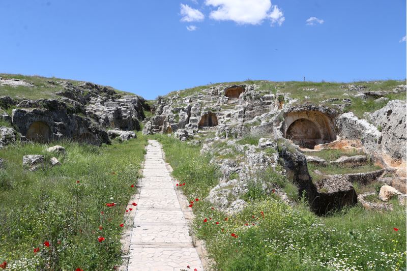 Depremi hasarsız atlatan Perre Antik Kenti