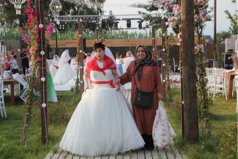 Down sendromlu 10 kadının düğün hayali gerçek oldu