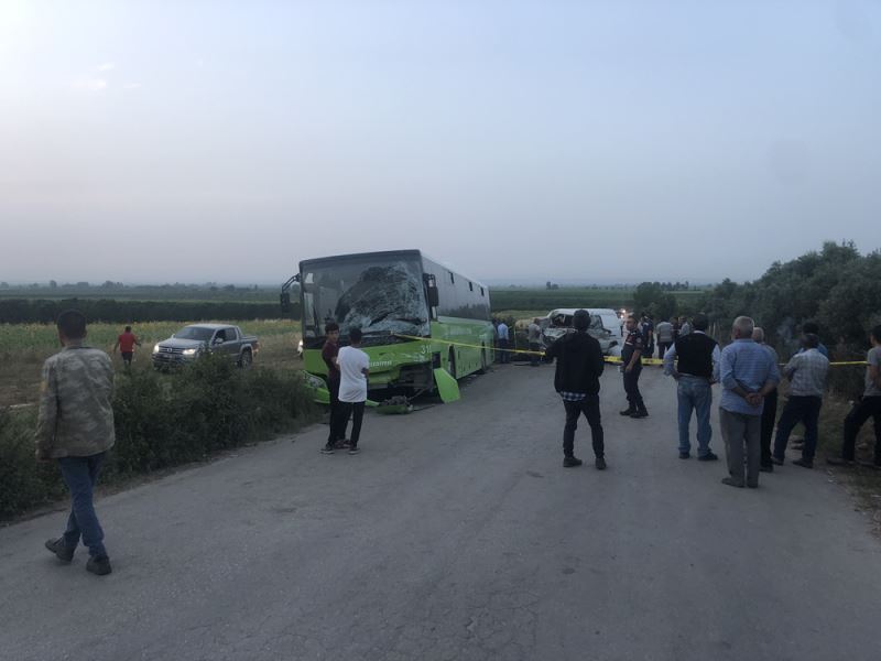 Belediye otobüsü ile minibüsün çarpışması sonucu 2 kişi öldü, 10 kişi yaralandı 