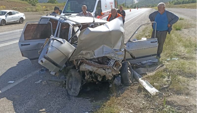 İki otomobilin çarpıştığı kazada 1 kişi öldü, 7 kişi yaralandı