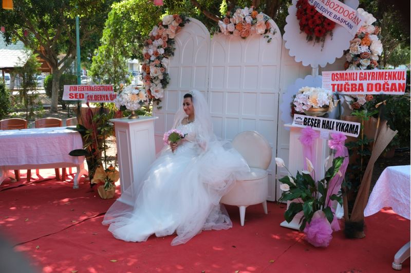 Zihinsel engelli depremzede Gamze için temsili düğün yapıldı