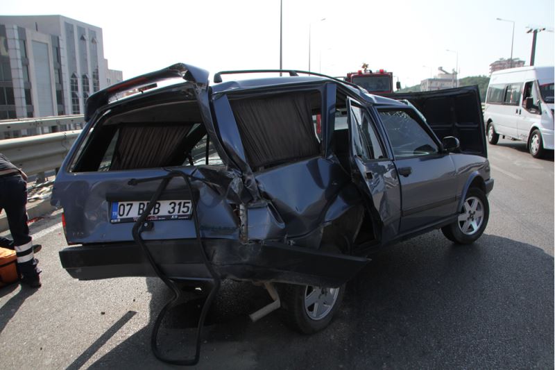 Otomobille hafif ticari aracın karıştığı kazada özel güvenlik görevlisi öldü