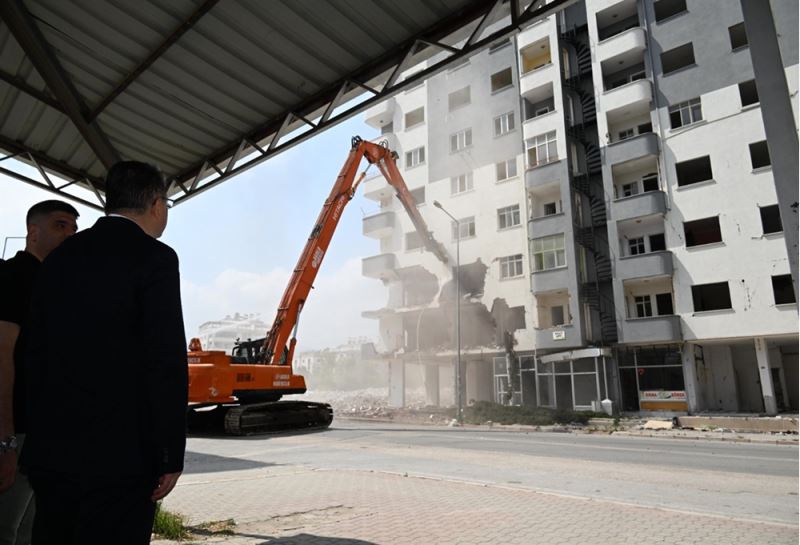 Ağır hasarlı binaların yıkımı 1,5 ay içinde tamamlanacak