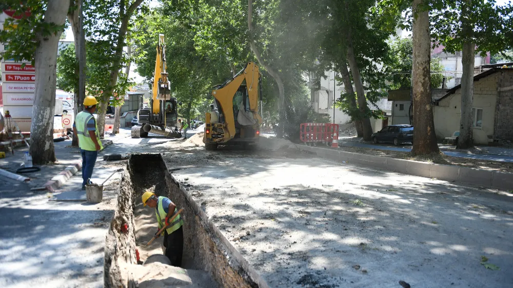 Şehir Merkezinin Yeni Şebeke Hatlarının İmalatı Sürüyor