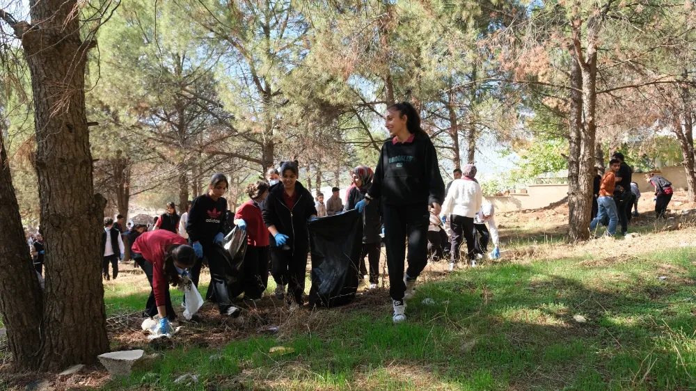 Onikişubat Belediyesi’nden 300 öğrenciyle orman temizliği 