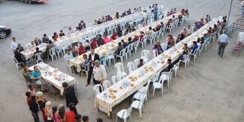 Göksun`da mevsimlik tarım işçilerine iftar