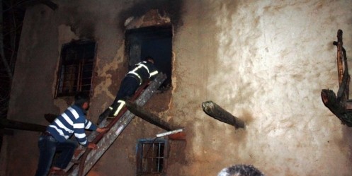 Elbistan`da kerpiç evde yangın