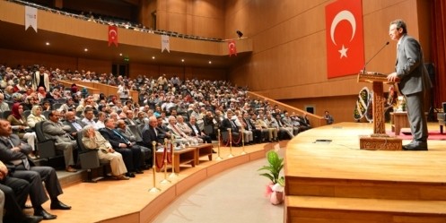 Sandal Hoca Konferansla anıldı