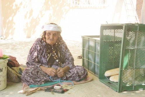 Okuma yazma bilmediği için hesabı tespihle tutuyor  