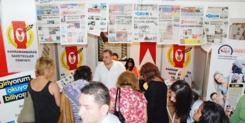 Feshanede Gazeteciler Cemiyeti Standına Yoğun İlgi