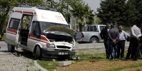 Ambulansla otomobil çarpıştı; 7 yaralı 