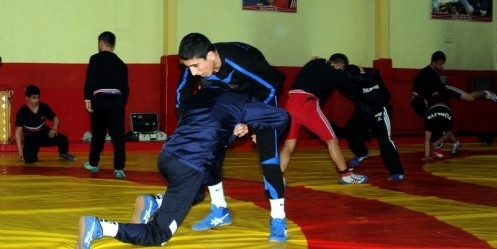 ``Elit güreşçiler`` Türkiye Şampiyonasına hazırlanıyor