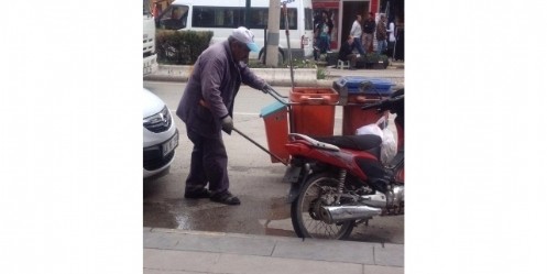 Emektar Çöpçünün Meslek Aşkı
