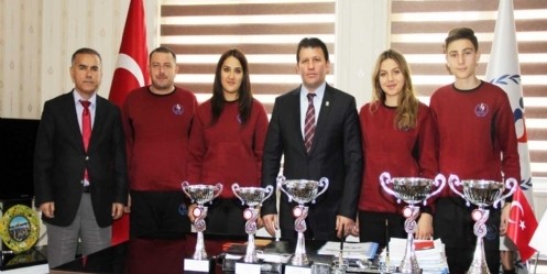 Tohm Sporcuları Kupalarla Döndü
