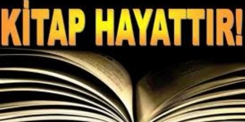 Kaldırıma Oturup Kitap Okudular