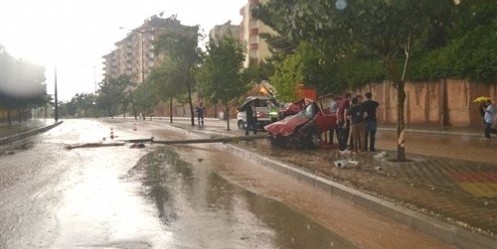 Sağanak Yağış Trafik Kazalarına Neden Oldu